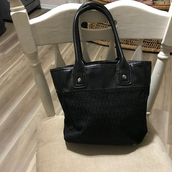 Tommy Hilfiger Ladies Black Purse - Picture 4 of 8